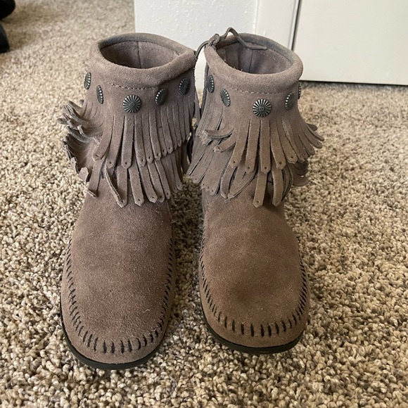 Minnetonka moccasin booties - Picture 1 of 7